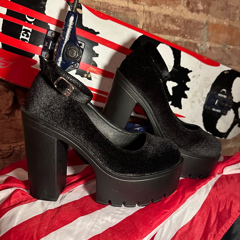Black Velvet Platforms Mary Jane’s Chunky Heels Vixens sz.39